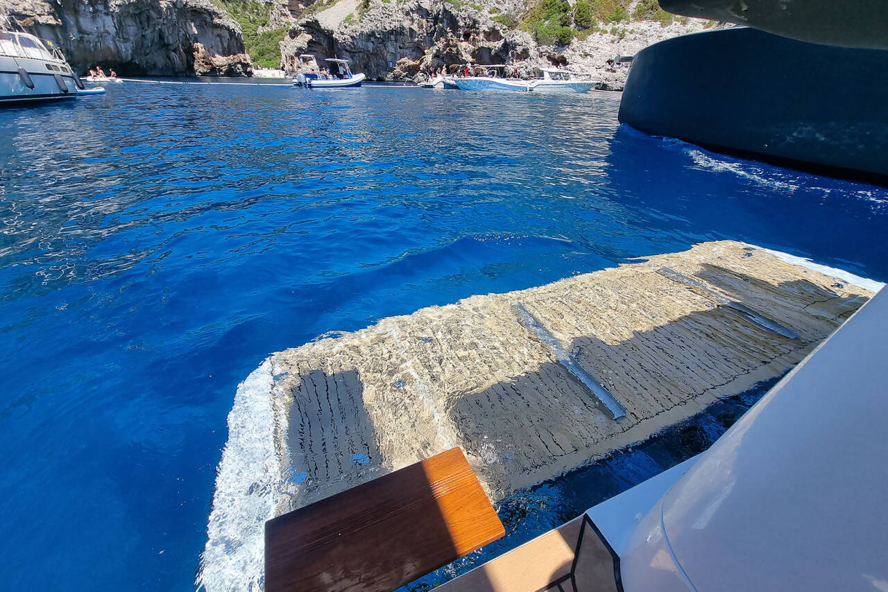 Sealine C390 Tireless