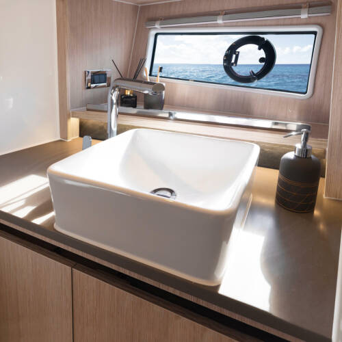 Sealine C335v 